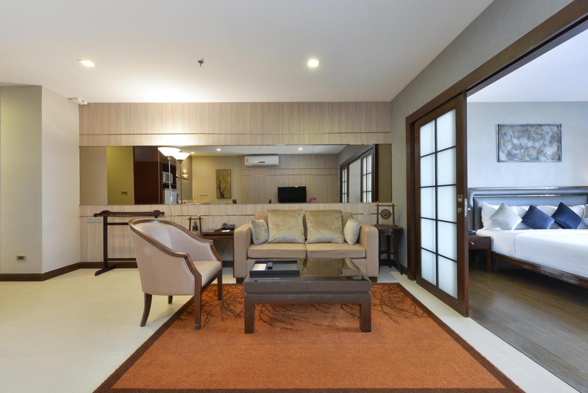 Grand Asoke Suites Boutique Residence Банкок Екстериор снимка
